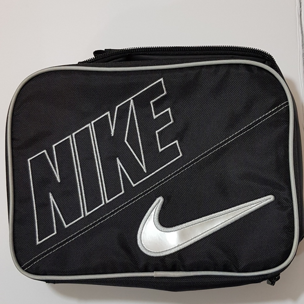 NIKE BLACK LUNCH BAG (223)